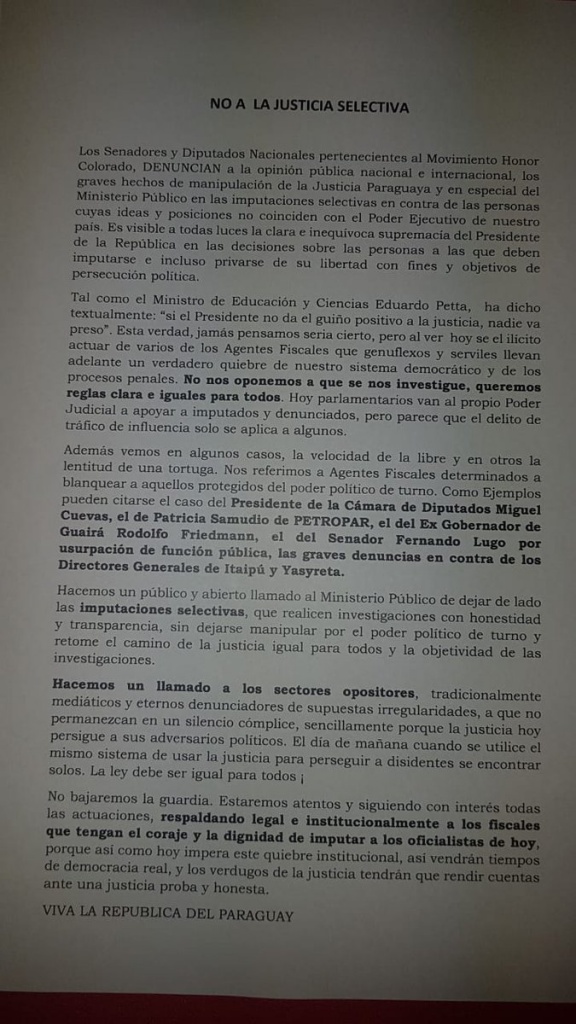 En el documento, los parlamentarios citaron que los agentes fiscales pretenden blanquear a varios políticos. Foto: @FelipeGoroso. 