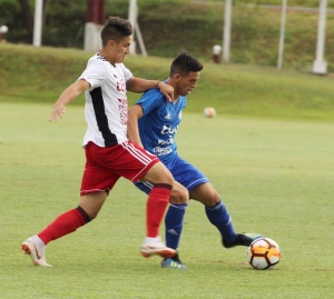 En el marco de los preparativos para sus próximas competencias, las selecciones paraguayas Sub 20 y Sub 17 trabajan a doble turno. (Foto @Albirroja)
