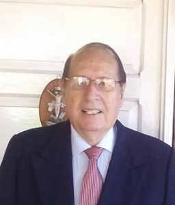 El Prof. Lic. Luis Segovia Ávalos.
